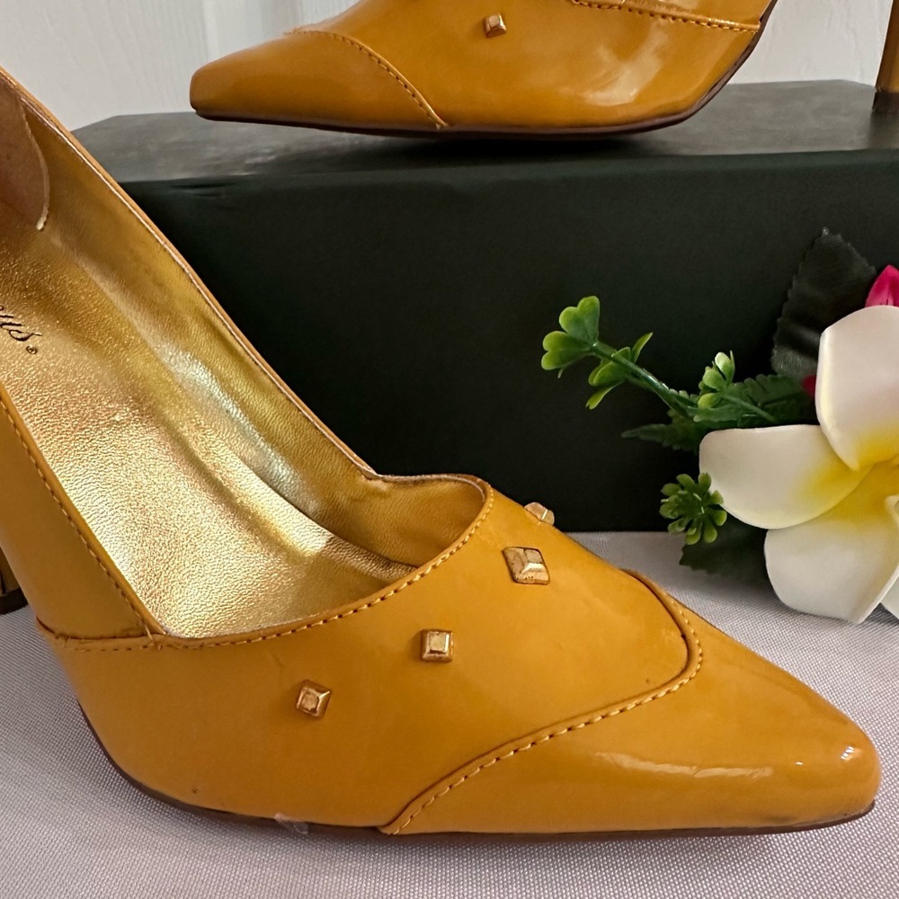 DELICIOUS ~ Patent Yellow Cruelty-Free 5” Stiletto Heels w/Gold Accents size 8.5 - Picture 6 of 10